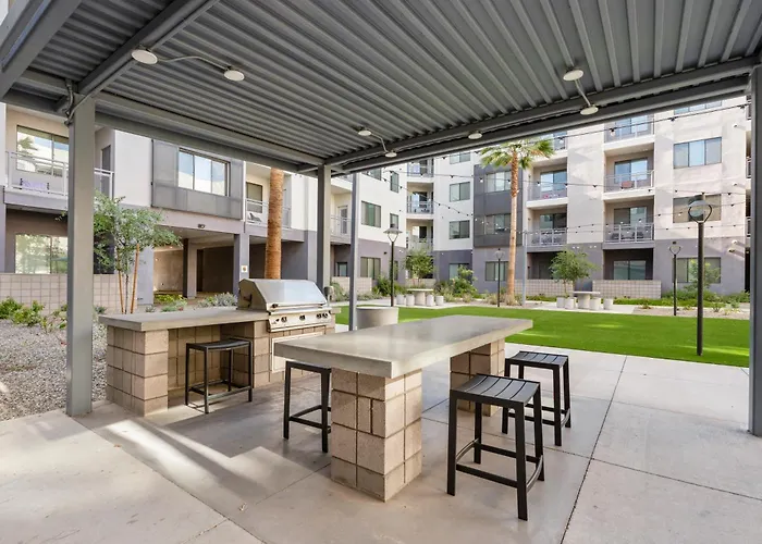 Apartment Oasis Near Asu & Downtown With Pool, Gym, Parking & Hot Tub *