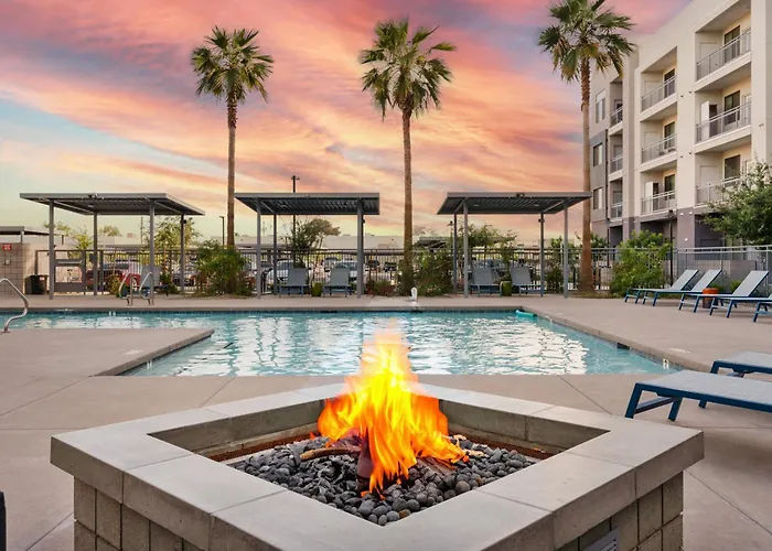 Apartment Oasis Near Asu & Downtown With Pool, Gym, Parking & Hot Tub *