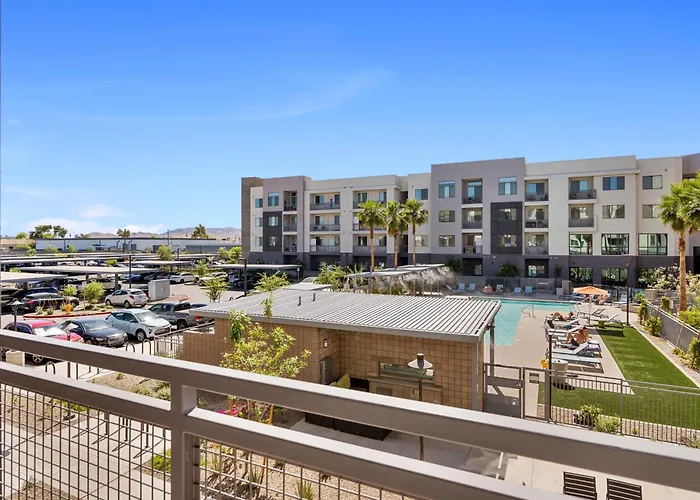 Oasis Near Asu & Downtown With Pool, Gym, Parking & Hot Tub Apartment *