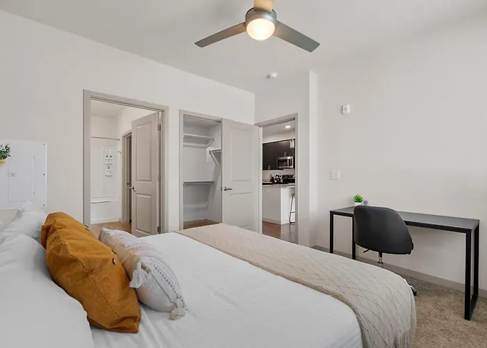 Oasis Near Asu & Downtown With Pool, Gym, Parking & Hot Tub * Tempe