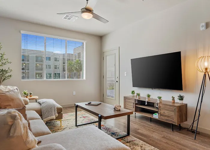 Oasis Near Asu & Downtown With Pool, Gym, Parking & Hot Tub Apartment Tempe