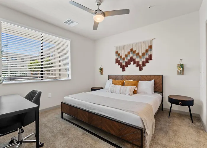 Oasis Near Asu & Downtown With Pool, Gym, Parking & Hot Tub Apartment *
