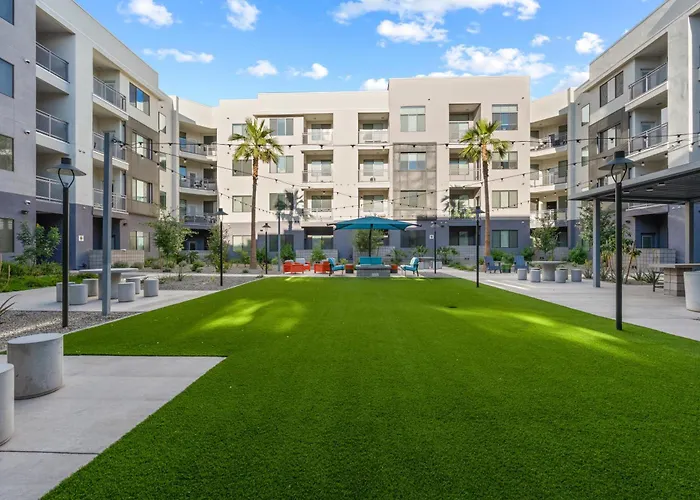 Oasis Near Asu & Downtown With Pool, Gym, Parking & Hot Tub Apartment