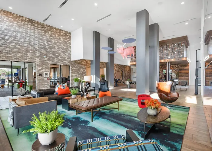 Apartment Oasis Near Asu & Downtown With Pool, Gym, Parking & Hot Tub *