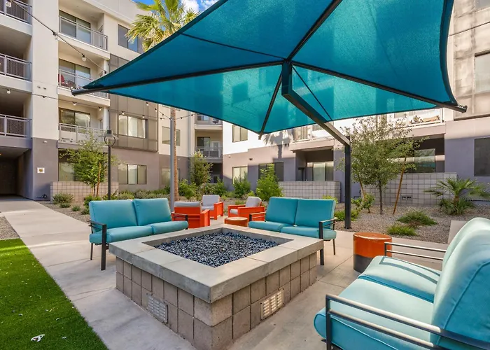 Apartment Oasis Near Asu & Downtown With Pool, Gym, Parking & Hot Tub *