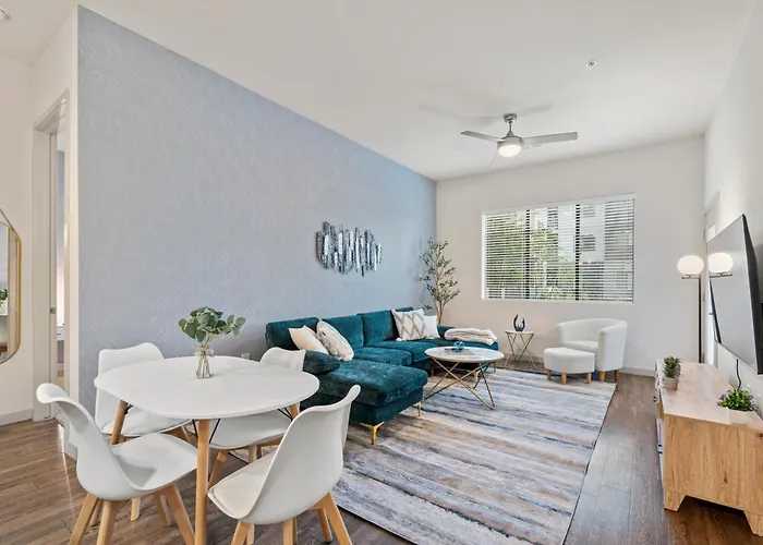 Oasis Near Asu & Downtown With Pool, Gym, Parking & Hot Tub Apartment *