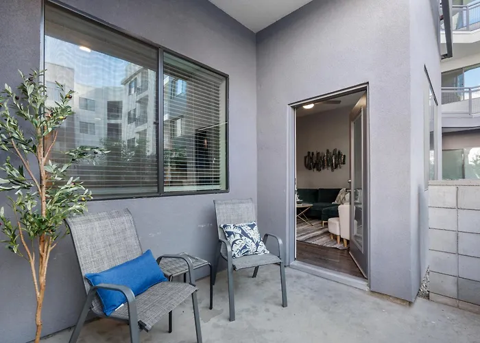 Oasis Near Asu & Downtown With Pool, Gym, Parking & Hot Tub