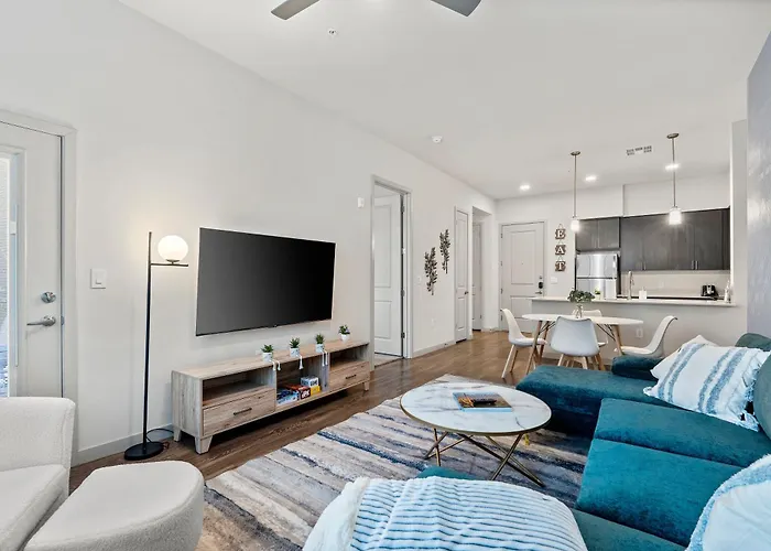 Oasis Near Asu & Downtown With Pool, Gym, Parking & Hot Tub