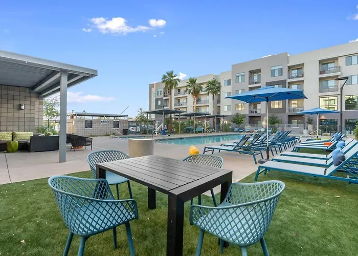 Oasis Near Asu & Downtown With Pool, Gym, Parking & Hot Tub *