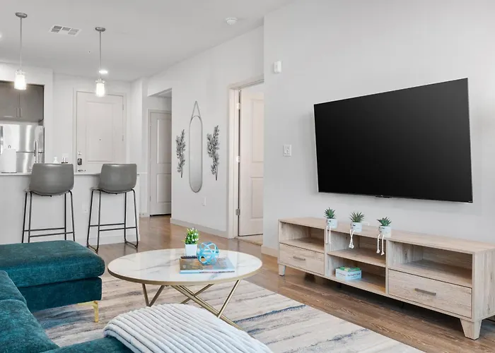 Oasis Near Asu & Downtown With Pool, Gym, Parking & Hot Tub Apartment