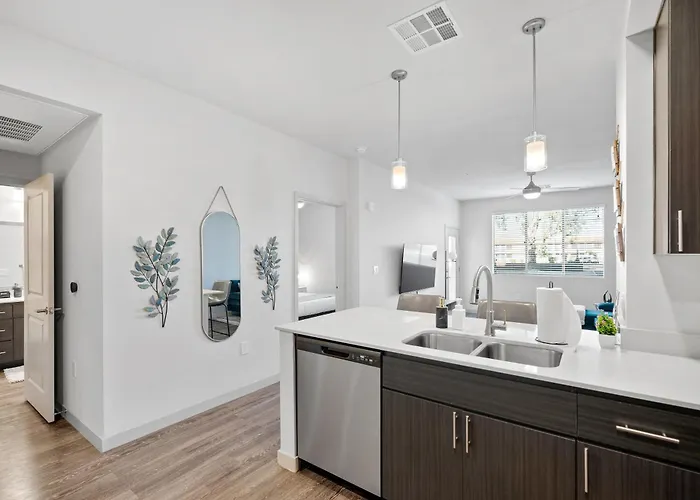 Oasis Near Asu & Downtown With Pool, Gym, Parking & Hot Tub Apartment Tempe