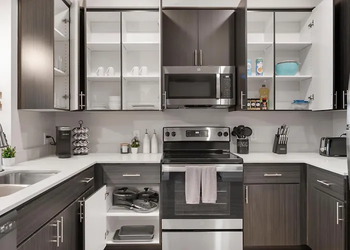 Oasis Near Asu & Downtown With Pool, Gym, Parking & Hot Tub *
