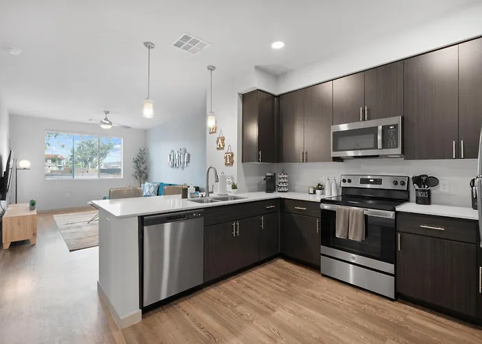 Apartment Oasis Near Asu & Downtown With Pool, Gym, Parking & Hot Tub