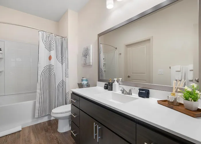 Oasis Near Asu & Downtown With Pool, Gym, Parking & Hot Tub Apartment Tempe