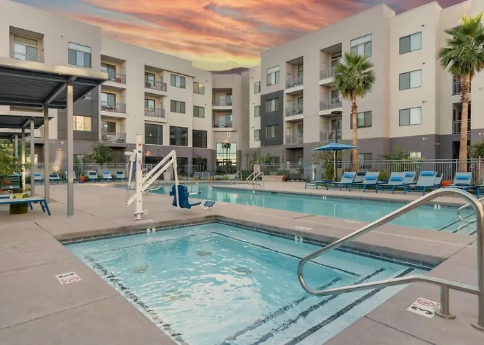 Oasis Near Asu & Downtown With Pool, Gym, Parking & Hot Tub *