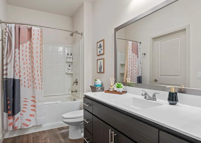 Oasis Near Asu & Downtown With Pool, Gym, Parking & Hot Tub Apartment Tempe