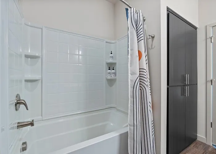 Oasis Near Asu & Downtown With Pool, Gym, Parking & Hot Tub * Tempe