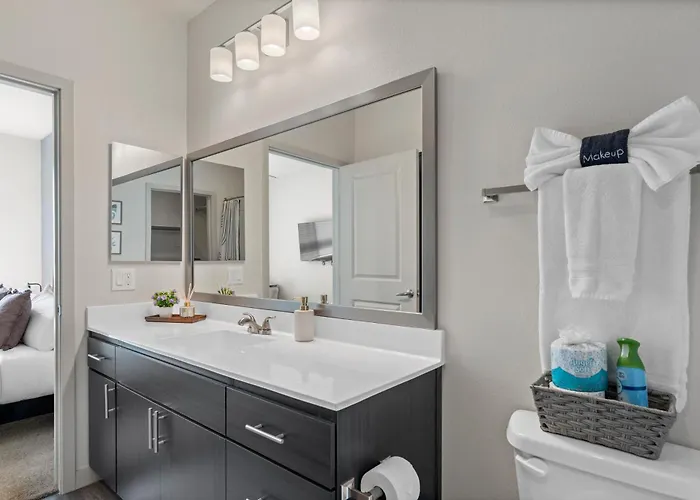 Oasis Near Asu & Downtown With Pool, Gym, Parking & Hot Tub * Tempe