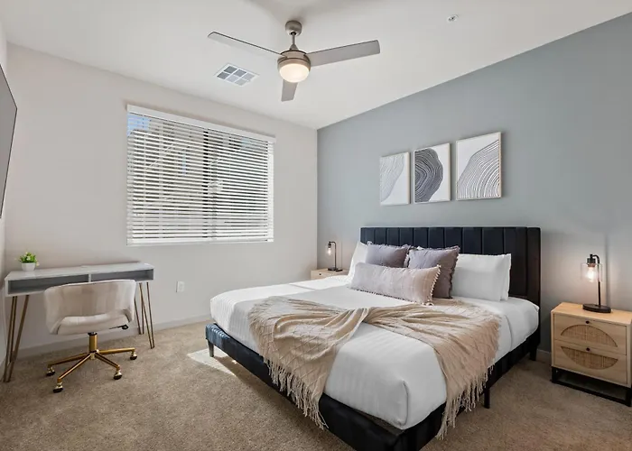 Apartment Oasis Near Asu & Downtown With Pool, Gym, Parking & Hot Tub