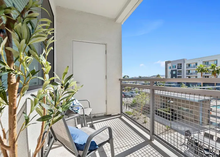 Oasis Near Asu & Downtown With Pool, Gym, Parking & Hot Tub Apartment *