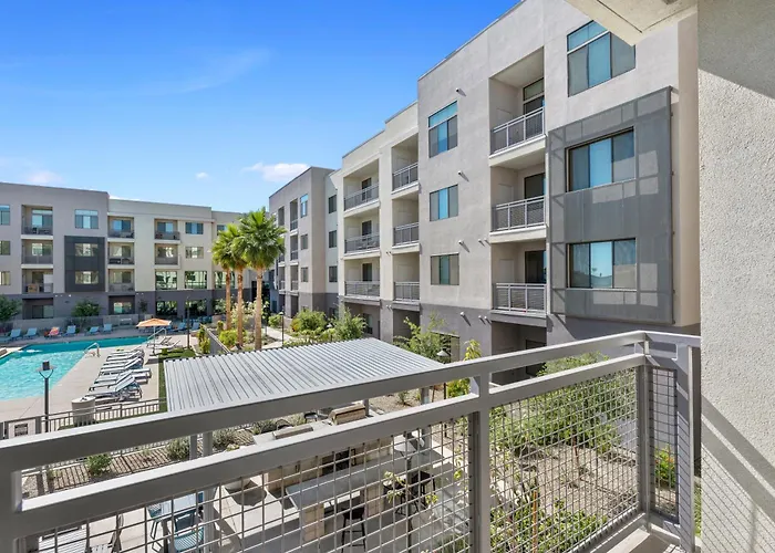 Oasis Near Asu & Downtown With Pool, Gym, Parking & Hot Tub *