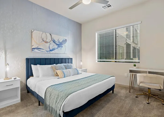 Oasis Near Asu & Downtown With Pool, Gym, Parking & Hot Tub Apartment