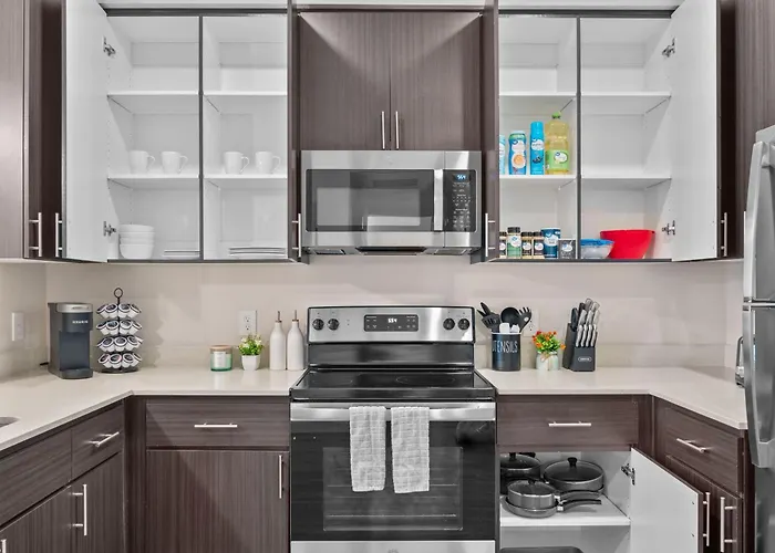Oasis Near Asu & Downtown With Pool, Gym, Parking & Hot Tub *