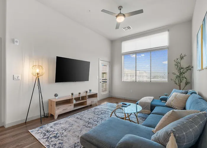 Oasis Near Asu & Downtown With Pool, Gym, Parking & Hot Tub *