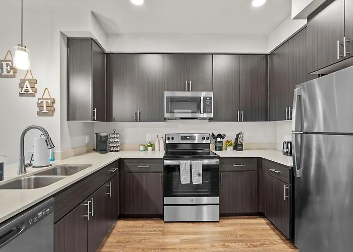 Oasis Near Asu & Downtown With Pool, Gym, Parking & Hot Tub *