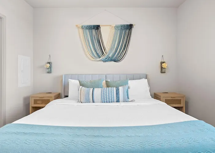 Oasis Near Asu & Downtown With Pool, Gym, Parking & Hot Tub *